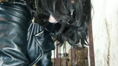 Zoo fucking porn: girl jerk off dog