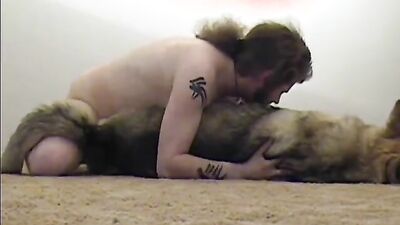 Dog fuck girl: masturbating on zoo porn