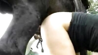 Blonde Bombshell Rides Her Stallion to Unbelievable Pleasure