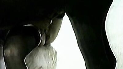 Incredible: Girl Bravely Rides Horse in a Most Unconventional Way