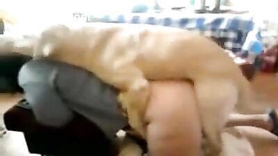Mature woman fucked by her doggy