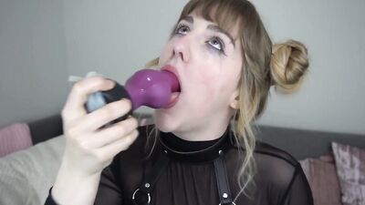 Deepthroat dog dildo