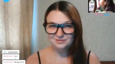 Cam girl reveals pussy and ass in dirty masturbation solo