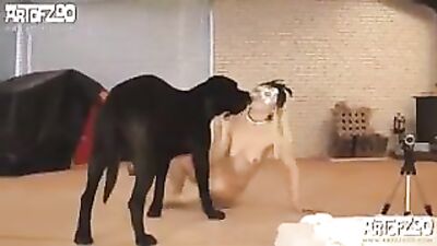 Hot blonde in homemade video