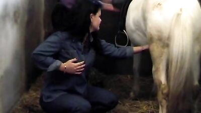 Amateur teen and horse 1