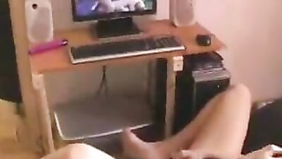 Girlfriend wathcing zoo videos