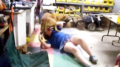 Horny chubby woman sucking deep dog - Animal xxx videos