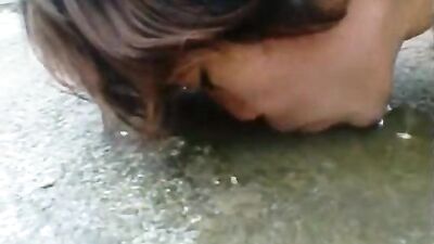 Kinky Russian Cutie Drinks Bulldogs Fresh Piss in Wild Zoo Session