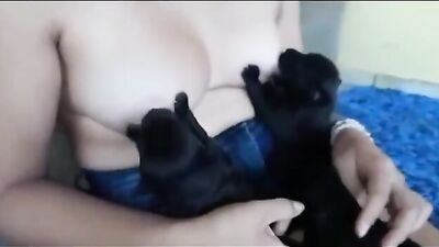 Sizzling Indian Aunty Sucks Puppies Off