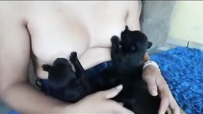 Sizzling Indian Aunty Sucks Puppies Off