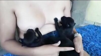 Sizzling Indian Aunty Sucks Puppies Off