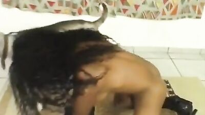 Amadora Passando Os Dedos Na Sua Buceta Pequena