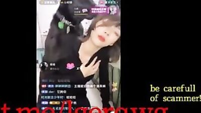 Chinese beauty live broadcast her dog estrus