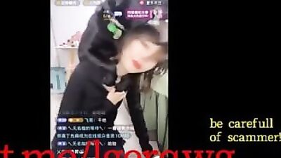Chinese beauty live broadcast her dog estrus