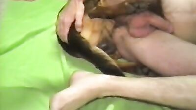 chico con perro