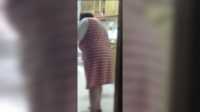 Su marido le compró un perro para que se la follara