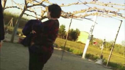 Su marido le compró un perro para que se la follara