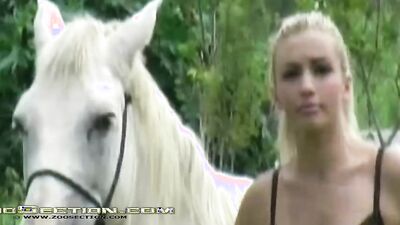 Zoo sex porno: manual dog fuck girl